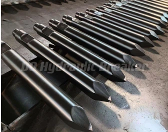 Maanshan DongQiang Machinery, gamina aukštos kokybės atsargines hidraulinio pertraukiklio kalto 135*1300 140*1300 atsargines dalis, skirtas HB20G SB81 SB100 SB121 SB131 SB151